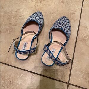 Steve Madden Blue and White Diamond-Patterned Pointed Slingbacks